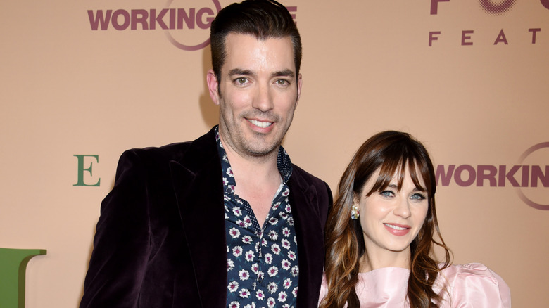 Jonathan Scott et Zooey Deschanel posant