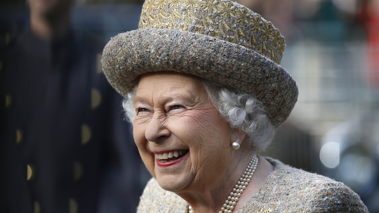 La reine Elizabeth souriant