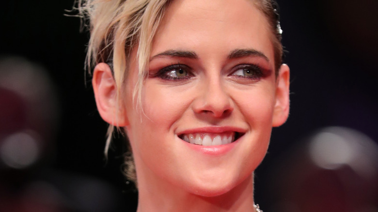 Kristen Stewart souriante 