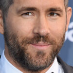 La triste raison pour laquelle Ryan Reynolds prend trop de travail