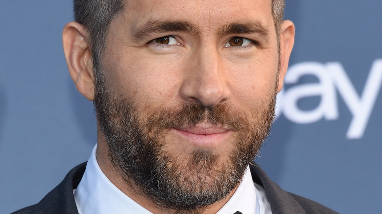 La triste raison pour laquelle Ryan Reynolds prend trop de travail