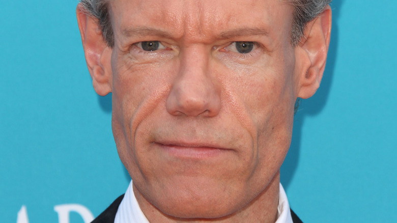 Randy Travis sur le tapis rouge