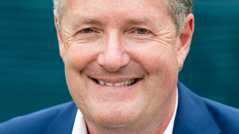 Piers Morgan souriant