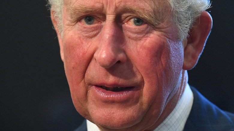 Les joues rouges du prince Charles