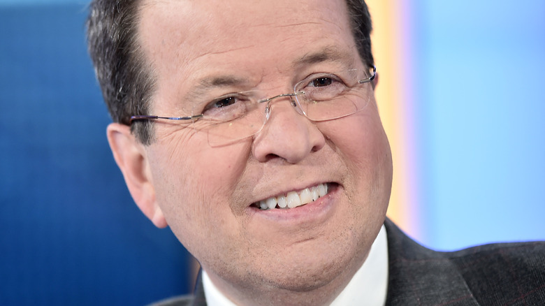 Qu’est-ce que Neil Cavuto exhorte les téléspectateurs à faire ?