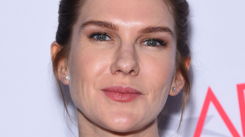 Qui sont les parents célèbres de Lily Rabe ?