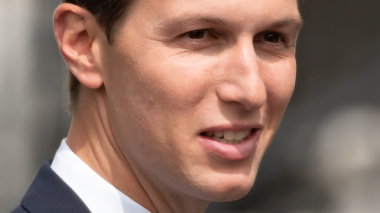 Une célèbre famille royale a-t-elle vraiment offert à Jared Kushner près de 50 000 cadeaux ?