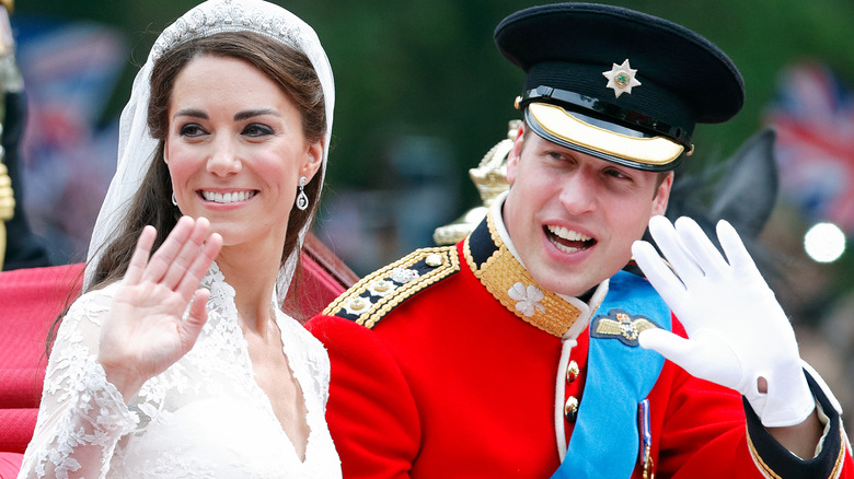 Kate Middleton, Prince William, agitant en calèche