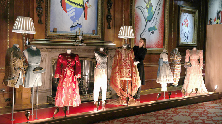 costumes portés par la reine Elizabeth exposés au château de Windsor