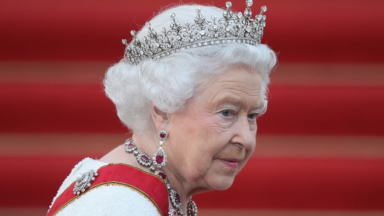 La reine Elizabeth II pose