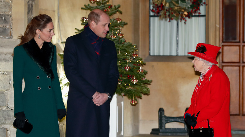 La reine Elizabeth avec le prince William et Kate Middleton