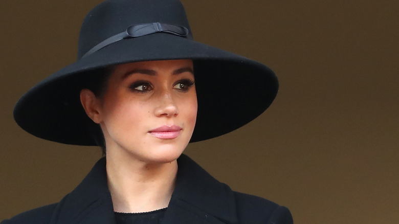 Chapeau noir de Meghan Markle