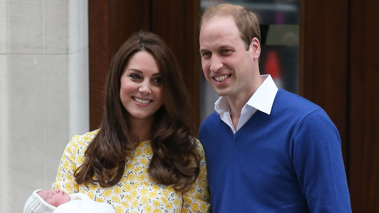 Kate Middleton et le prince William posant et souriant