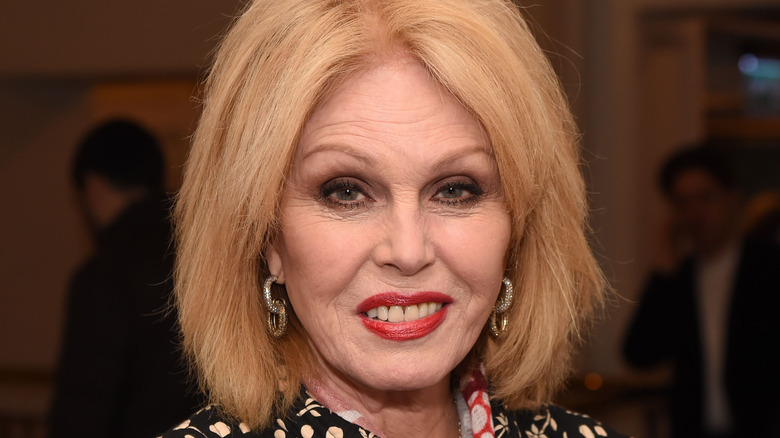 Joanna Lumley souriante