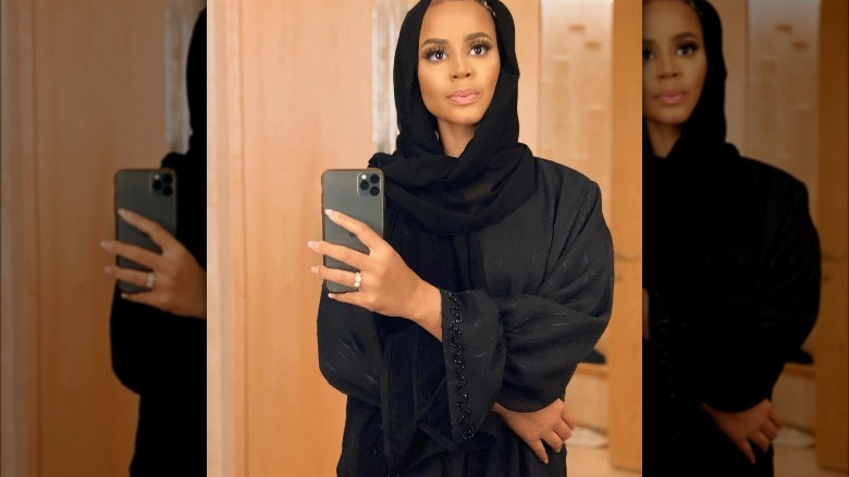 Naledi Willers pose pour un selfie miroir