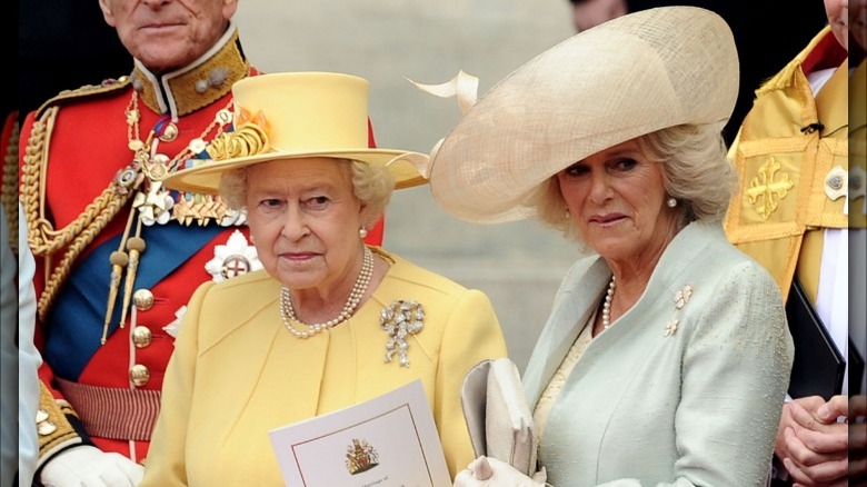 La reine Elizabeth, Camilla Parker Bowles portant des chapeaux