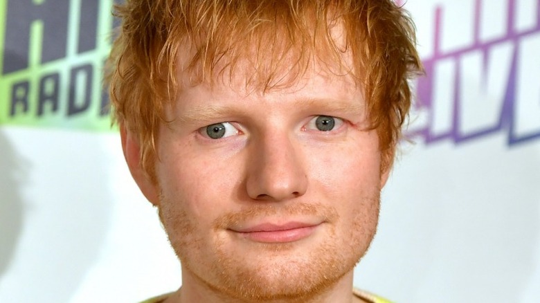 Ed Sheeran souriant