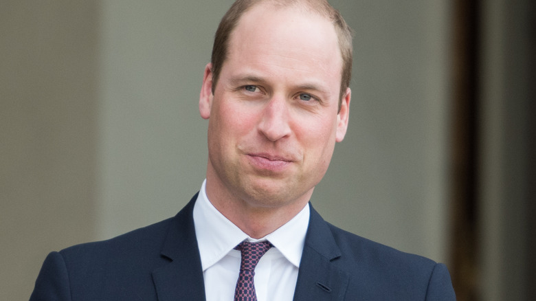 Le prince William affiche un sourire ironique lors d'un engagement