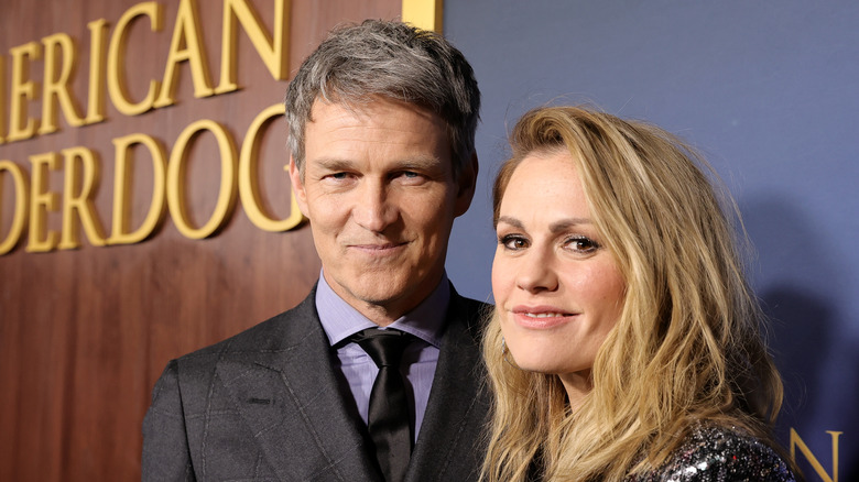 Tapis rouge de Stephen Moyer Anna Paquin 