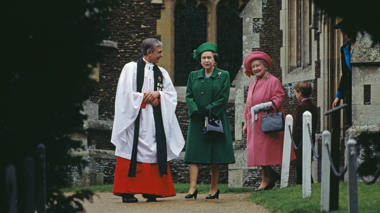 La reine Elizabeth II, la reine mère et le prince William le jour de Noël à Sandringham dans les années 1980