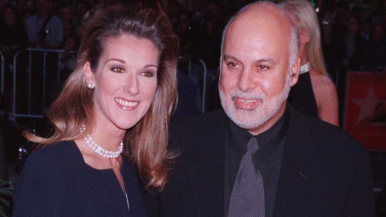 Céline Dion et René Angelil souriants à la première du Titanic