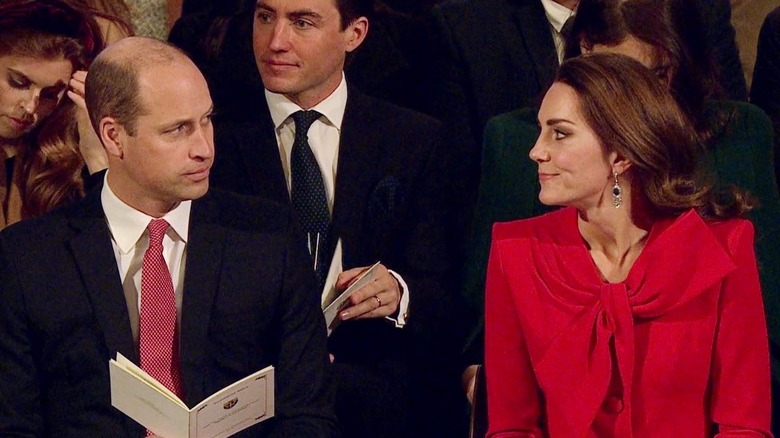 Kate Middleton et le prince William se regardent