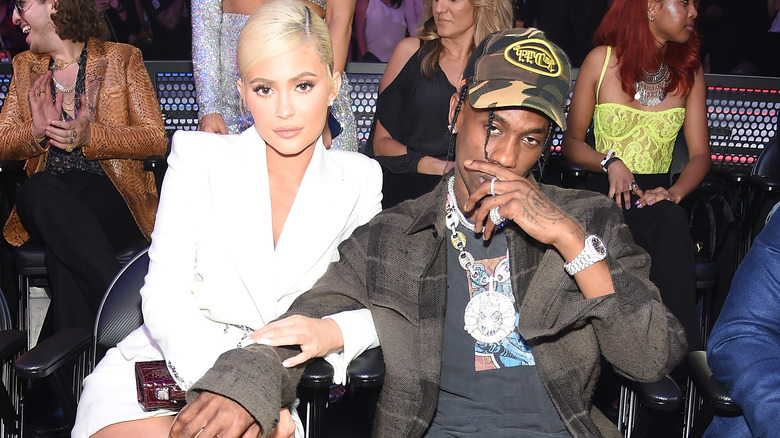 Kylie Jenner et Travis Scott posent