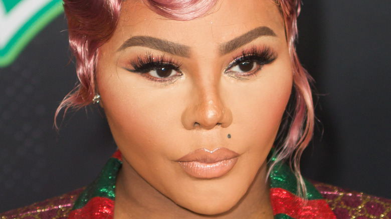 Lil' Kim aux cheveux roses