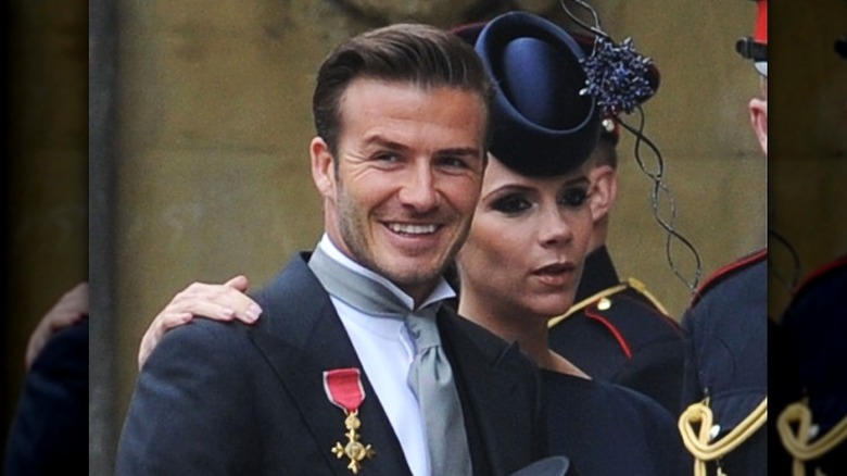 David Beckham souriant avec Victoria Beckham