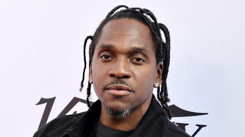 Pusha T tresses souriant