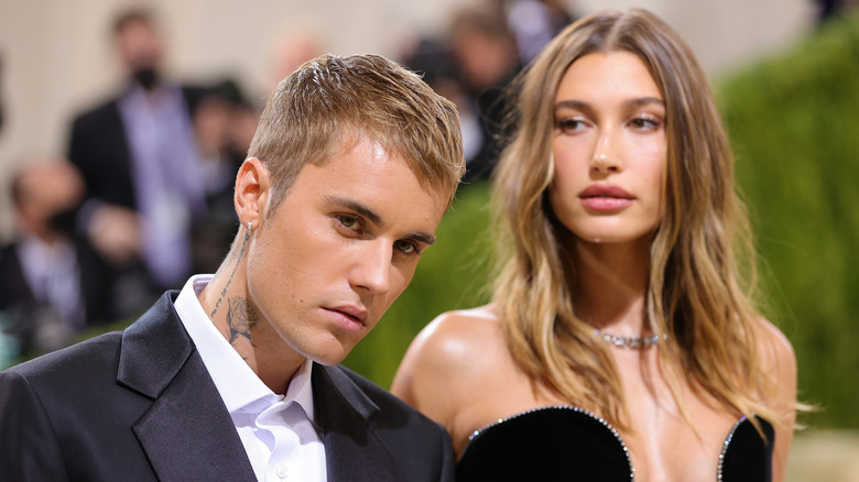 Justin et Hailey Bieber sur le tapis rouge