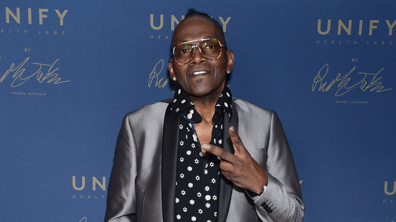 Randy Jackson porte un costume argenté en 2019