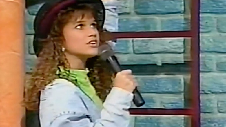 Tiffini Hale chante au Mickey Mouse Club