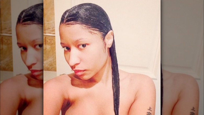 Nicki Minaj après une douche