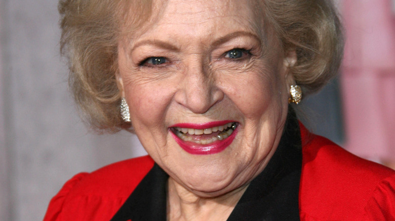 Betty White en train de rire