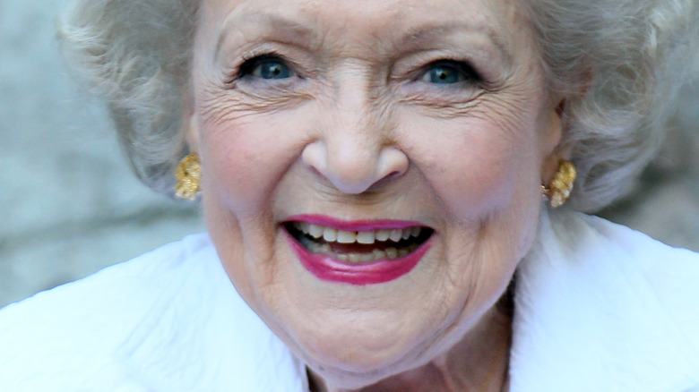 Des célébrités réagissent à la mort de Betty White