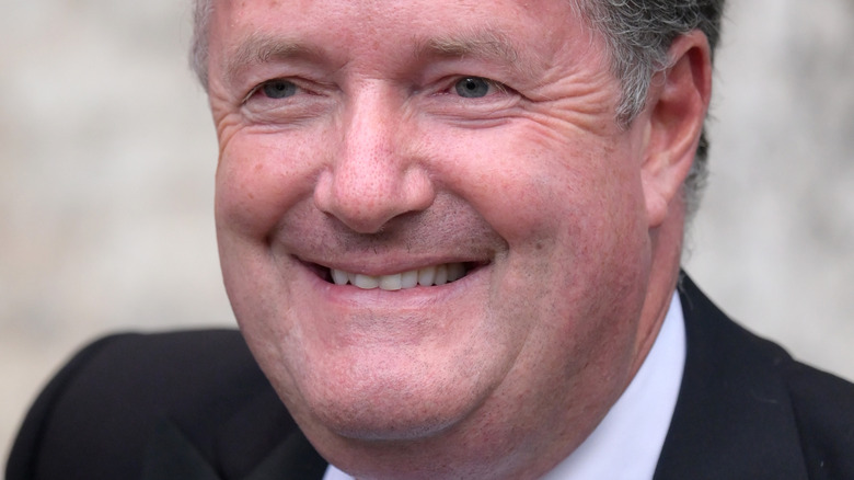 Piers Morgan souriant