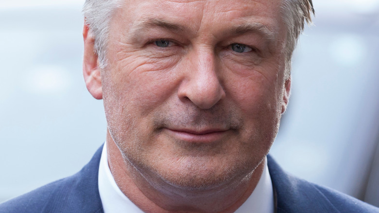 Le père d’Halyna Hutchins pense-t-il qu’Alec Baldwin est responsable de sa mort ?