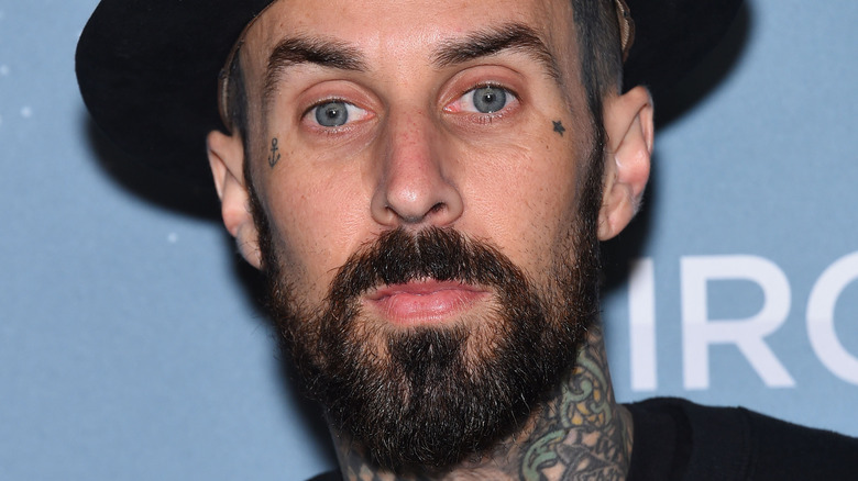 Pourquoi l’Instagram de Travis Barker a des fans de Kardashian dans un Tizzy