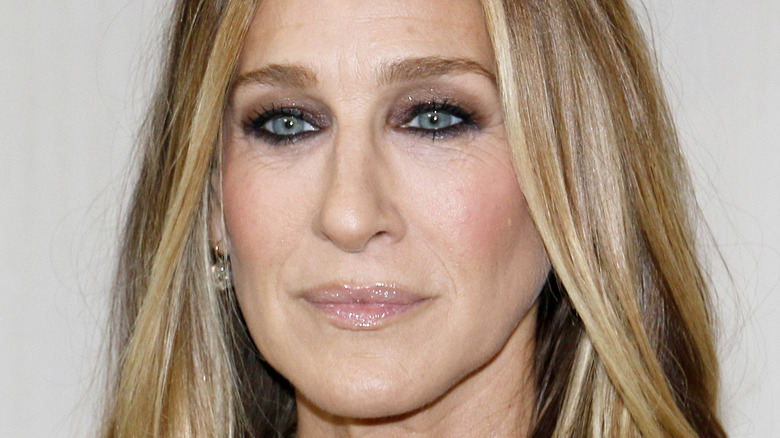 Sarah Jessica Parker confirme ce que nous soupçonnions tous de la santé de Willie Garson sur le plateau