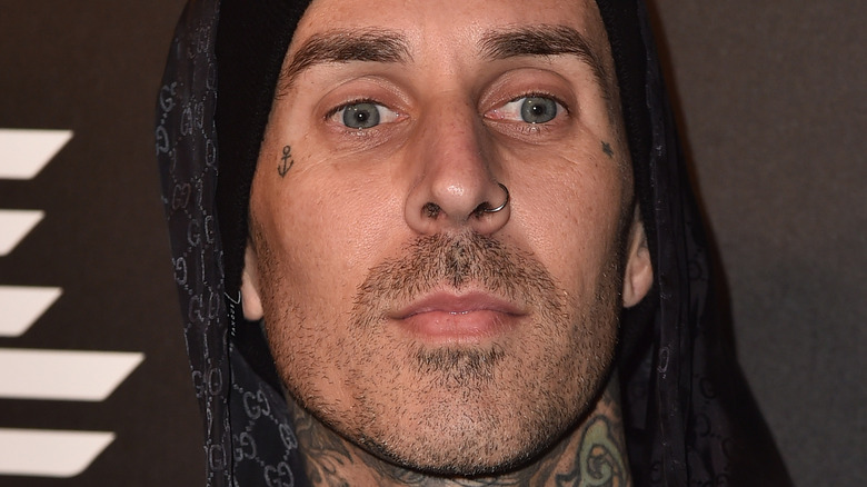 Travis Barker a-t-il une valeur nette plus élevée que Kourtney Kardashian ?