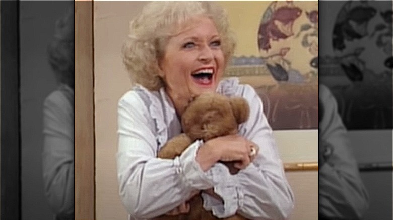 Betty White souriant les filles dorées 