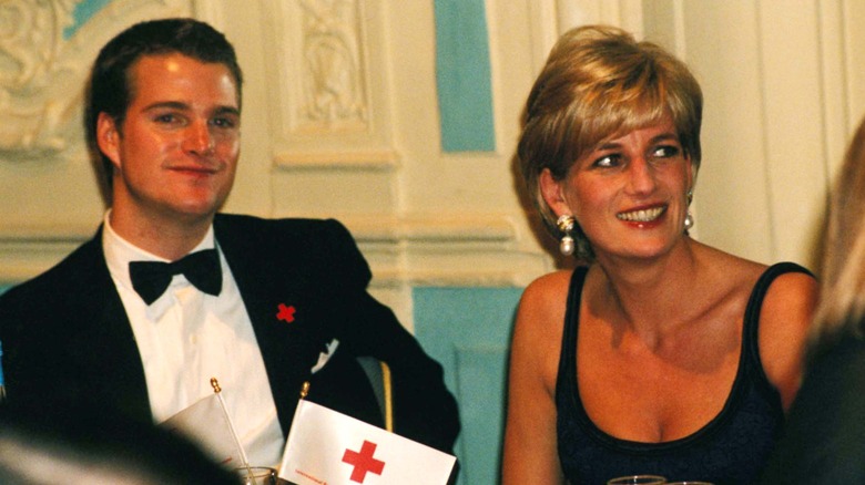 Chris O'Donnell (L) et Diana, princesse de Galles, assistent à la première UK After Party pour "Dans l'amour et la guerre" en février 1997