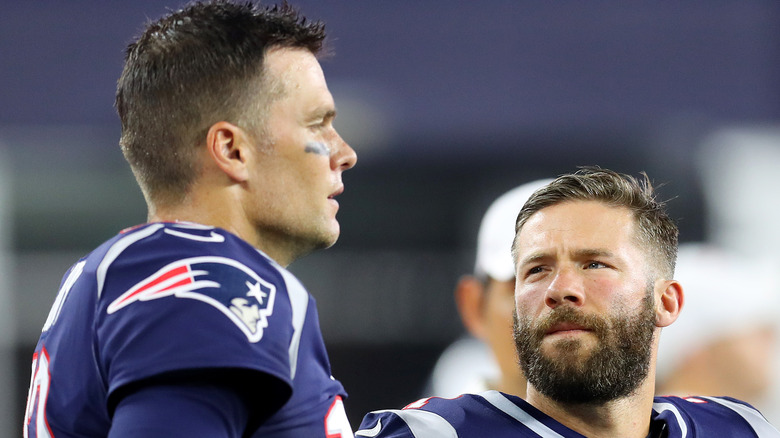 Tom Brady et Julian Edelman sur le terrain