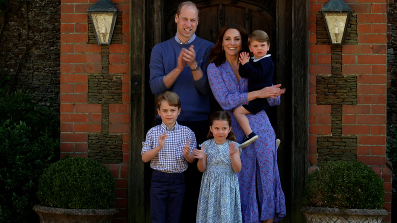 Kate Middleton, le prince William et leurs enfants applaudissent