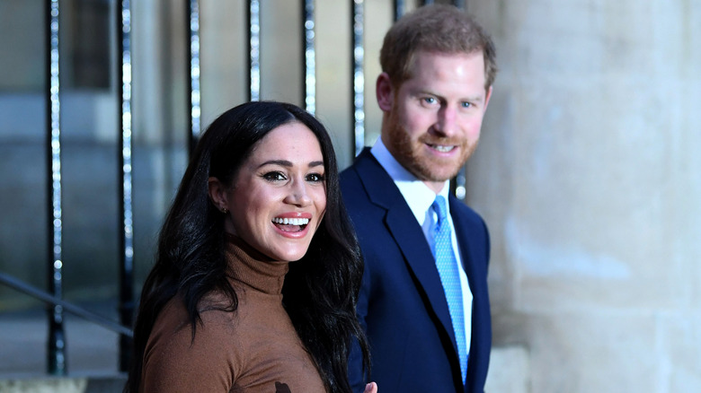 Le prince Harry et Meghan Markle sourient