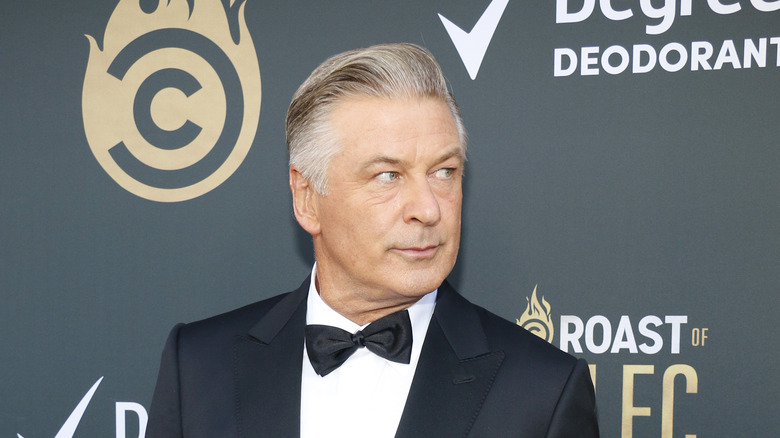 Alec Baldwin sérieux 