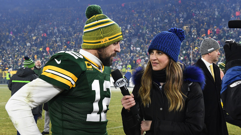 Erin Andrew interviewe Aaron Rodgers 