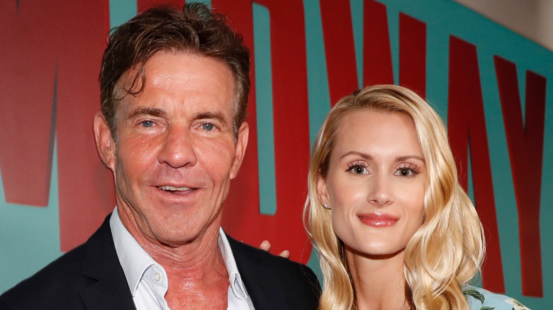 Dennis Quaid et Laura Savoie souriant