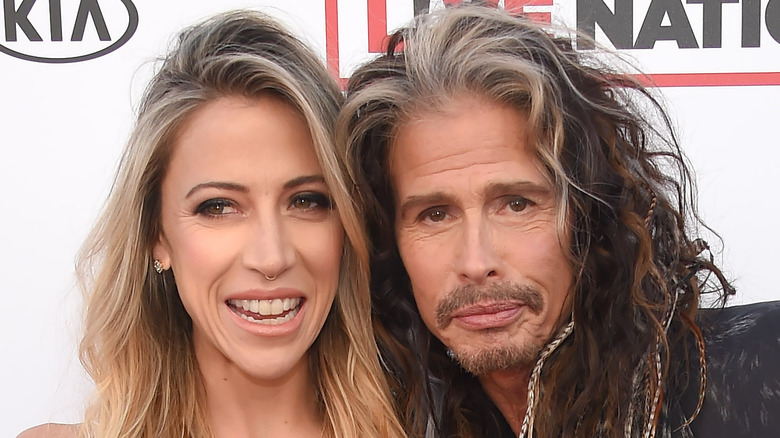 Aimee Preston et Steven Tyler posant